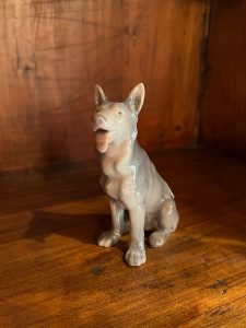 Figur aus Porzellan - Hund