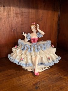 Figur aus Porzellan